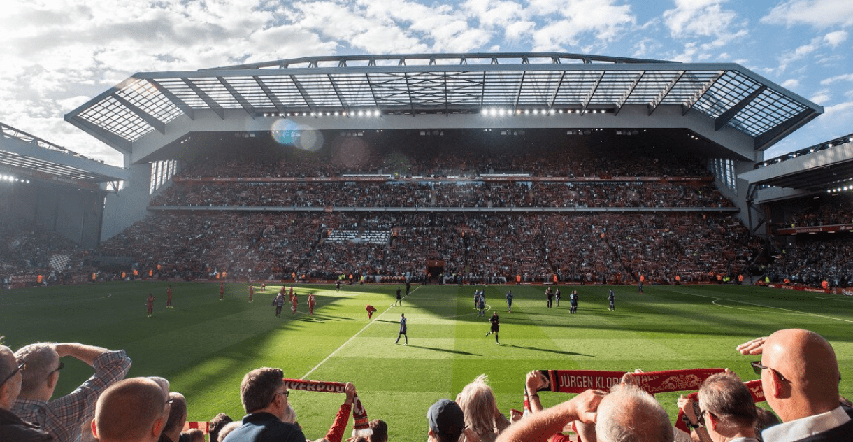 报价超十亿英镑，英媒：派拉蒙获得四年在英国的欧冠转播权（英媒称：派拉蒙以逾10亿英镑拿下英国地区四年欧冠转播权）