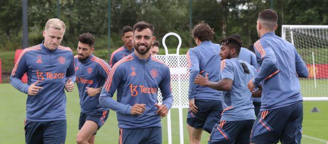 美记：PJ·华盛顿赛前训练扭伤脚踝，提前退出本场比赛（PJ·华盛顿赛前热身扭伤脚踝，本场比赛缺阵）