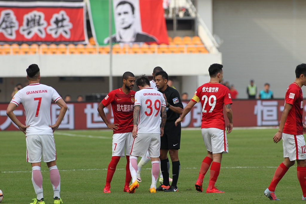 球队再一次完成大逆转（球队又一次上演绝地翻盘）