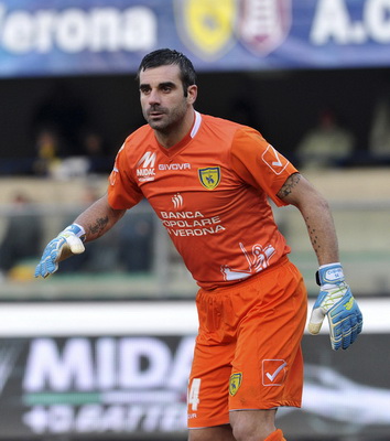 TA：加拉格尔在马德里过得很开心，俱乐部对他的工作态度满意（TA：加拉格尔在马德里过得愉快，俱乐部对其职业态度表示认可）