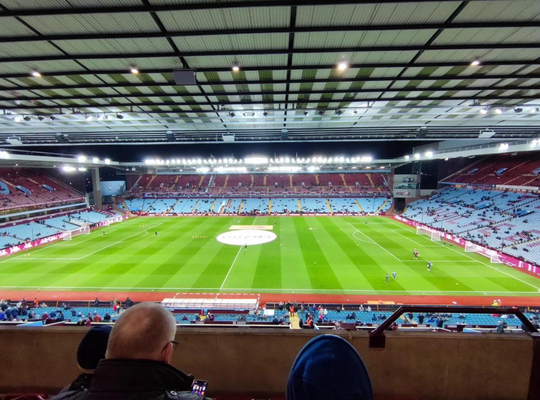 西帅的第一次主场执教，他感谢所有球迷的支持（西帅主场执教首秀，向全体球迷致谢）