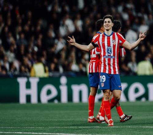 孔帕尼：我有关注曼城希望他们英超夺冠；连胜时我们也要反思（孔帕尼：盼曼城英超问鼎 连胜时也要保持反思）