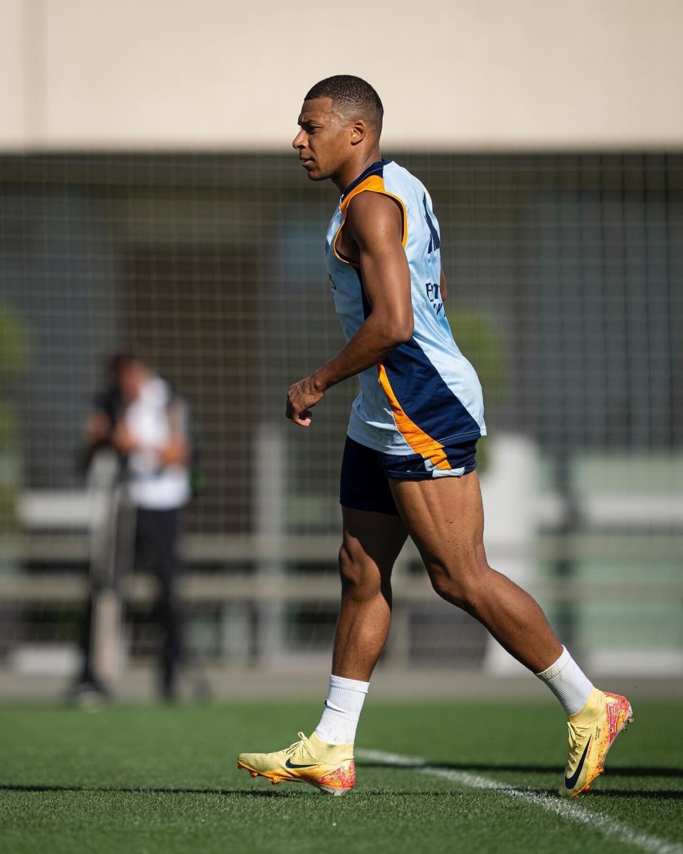 找回状态！爱德华兹半场10中7轰21分（手感回暖！爱德华兹半场10投7中砍下21分）